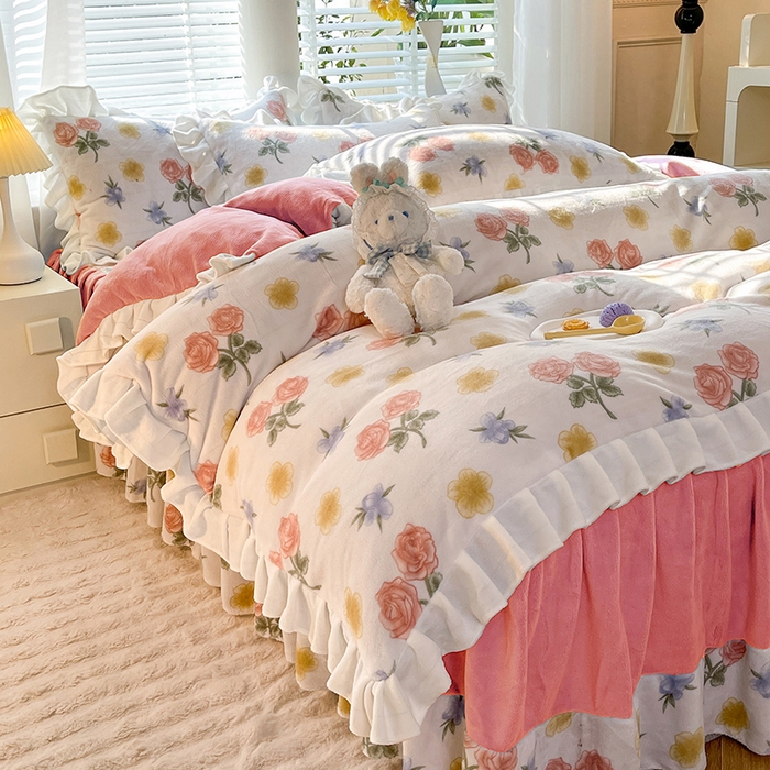 91家纺网 家纺一手货源 找家纺 金盛皇朝家纺 2023高克重牛奶绒韩版花边床裙款四件套 花意飘香