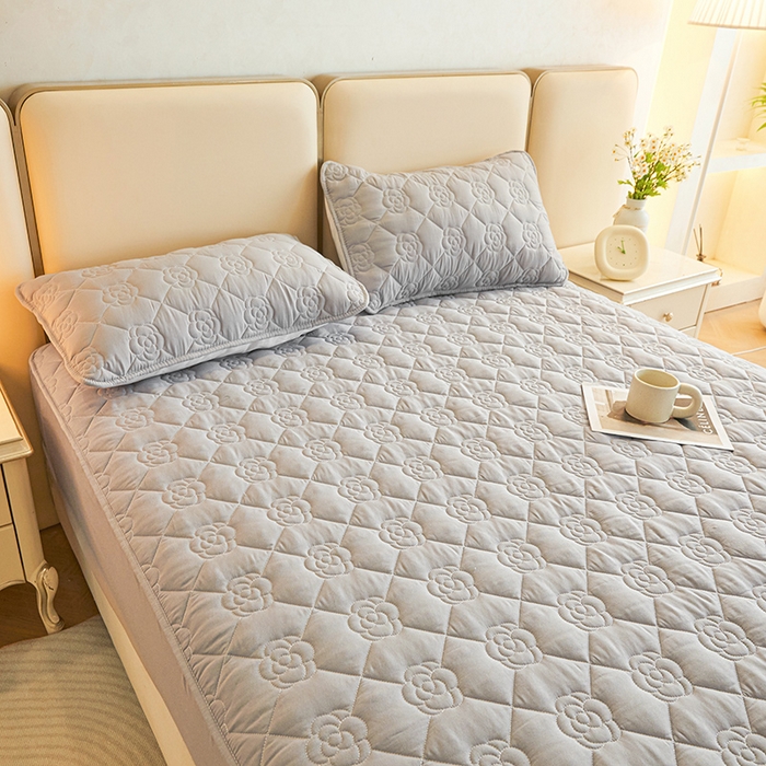 91家纺网 家纺一手货源 找家纺 小萌虎 2023新款防水夹棉床笠 方格花灰