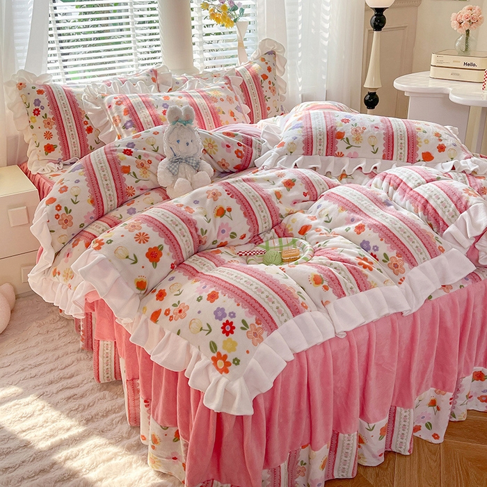 91家纺网 家纺一手货源 找家纺 金盛皇朝家纺 2023高克重牛奶绒韩版花边床裙款四件套 盛世花颜