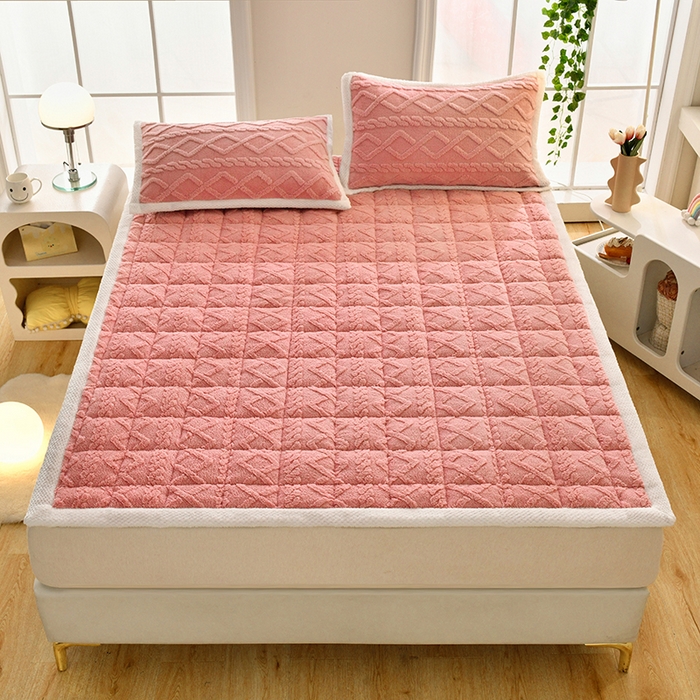 91家纺网 家纺一手货源 找家纺 梦初语 2023新款塔芙绒夹棉床垫 浪漫粉