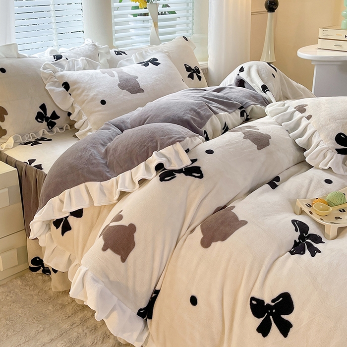 91家纺网 家纺一手货源 找家纺 金盛皇朝家纺 2023高克重牛奶绒韩版花边床裙款四件套 蝴蝶兔