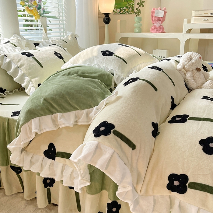 91家纺网 家纺一手货源 找家纺 金盛皇朝家纺 2023高克重牛奶绒韩版花边床裙款四件套 森系梦境