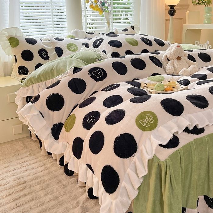 91家纺网 家纺一手货源 找家纺 金盛皇朝家纺 2023高克重牛奶绒韩版花边床裙款四件套 幸运熊熊