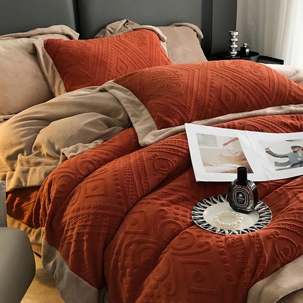 91家纺网 家纺一手货源 找家纺 （总）宜代光年 2023新款雕花拼角款牛奶绒系列四件套