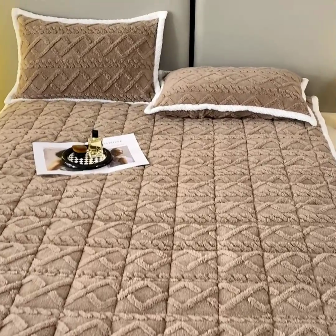 91家纺网 家纺一手货源 找家纺 正邦家纺 2024新款牛奶绒提花保暖塔芙蓉床垫 卡其