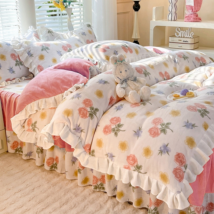 91家纺网 家纺一手货源 找家纺 金盛皇朝家纺 2023高克重牛奶绒韩版花边床裙款四件套 花意飘香