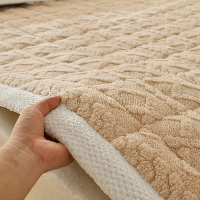 91家纺网 家纺一手货源 找家纺 （总）梦初语 2023新款塔芙绒夹棉床垫