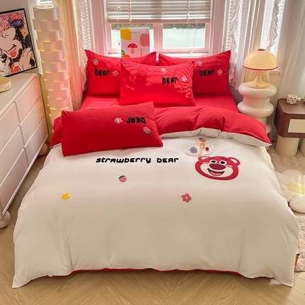 91家纺网 家纺一手货源 找家纺 易辰美 2024新款毛巾绣亲肤棉四件套 草莓熊加防伪掉标牌加5元