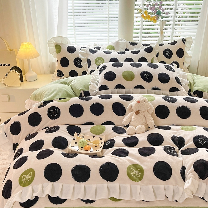 91家纺网 家纺一手货源 找家纺 金盛皇朝家纺 2023高克重牛奶绒韩版花边床裙款四件套 幸运熊熊