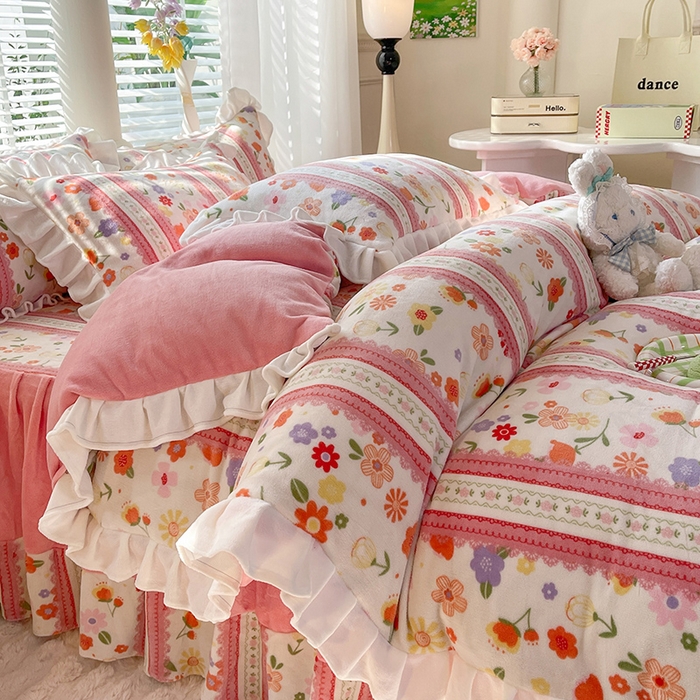 91家纺网 家纺一手货源 找家纺 金盛皇朝家纺 2023高克重牛奶绒韩版花边床裙款四件套 盛世花颜