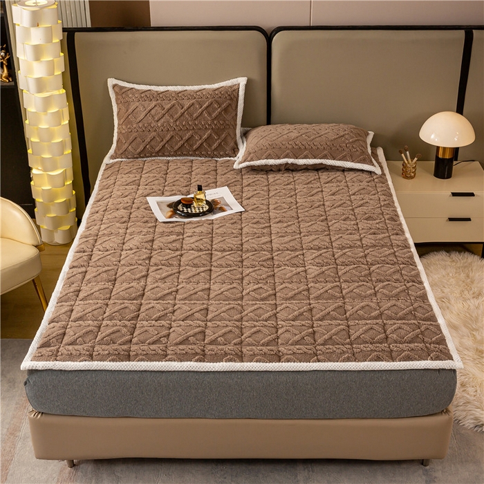 91家纺网 家纺一手货源 找家纺 正邦家纺 2024新款牛奶绒提花保暖塔芙蓉床垫 卡其