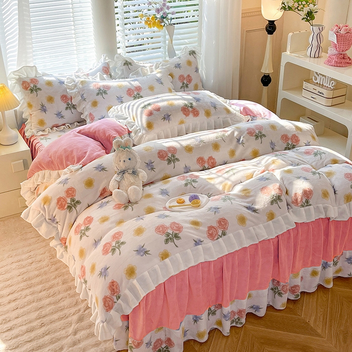 91家纺网 家纺一手货源 找家纺 金盛皇朝家纺 2023高克重牛奶绒韩版花边床裙款四件套 花意飘香