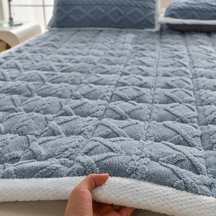 91家纺网 家纺一手货源 找家纺 梦初语 2023新款塔芙绒夹棉床垫 浅灰