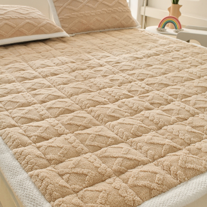 91家纺网 家纺一手货源 找家纺 （总）梦初语 2023新款塔芙绒夹棉床垫