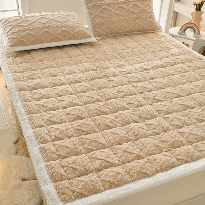 91家纺网 家纺一手货源 找家纺 （总）梦初语 2023新款塔芙绒夹棉床垫