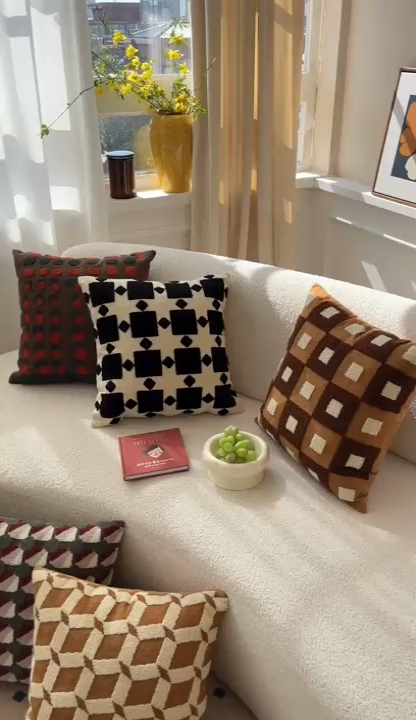 91家纺网 家纺一手货源 找家纺 918拾朵家居 2023新款中古风毛巾绣抱枕 尼克  