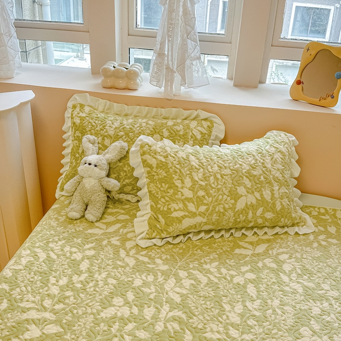 91家纺网 家纺一手货源 找家纺 （总）简宜家居（朝初家纺）2023新款牛奶绒夹棉床盖