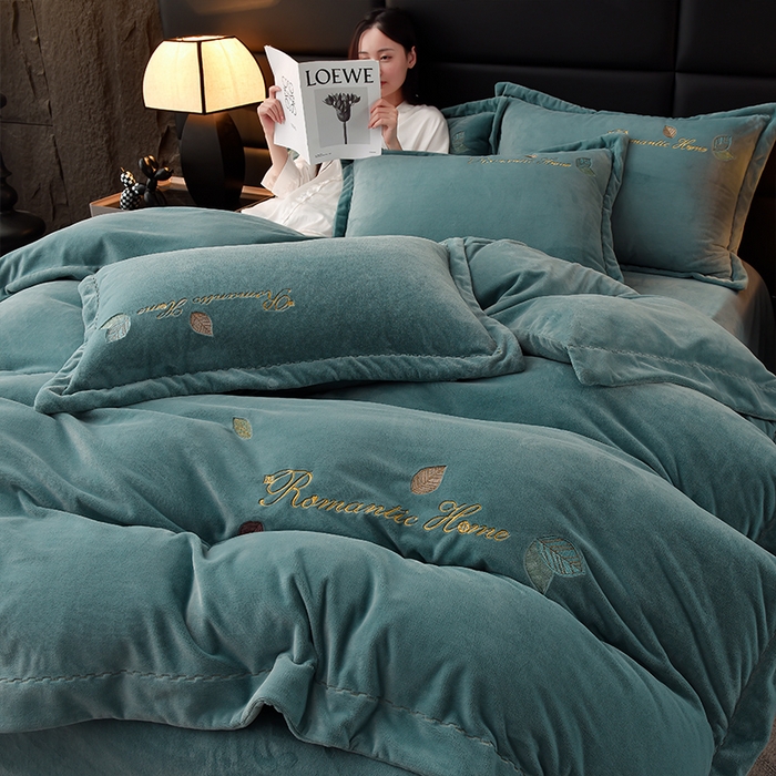 91家纺网 家纺一手货源 找家纺 瑞驰家纺 2023新款A类达标加厚保暖婴儿绒四件套 艾丽莎-叶脉绿