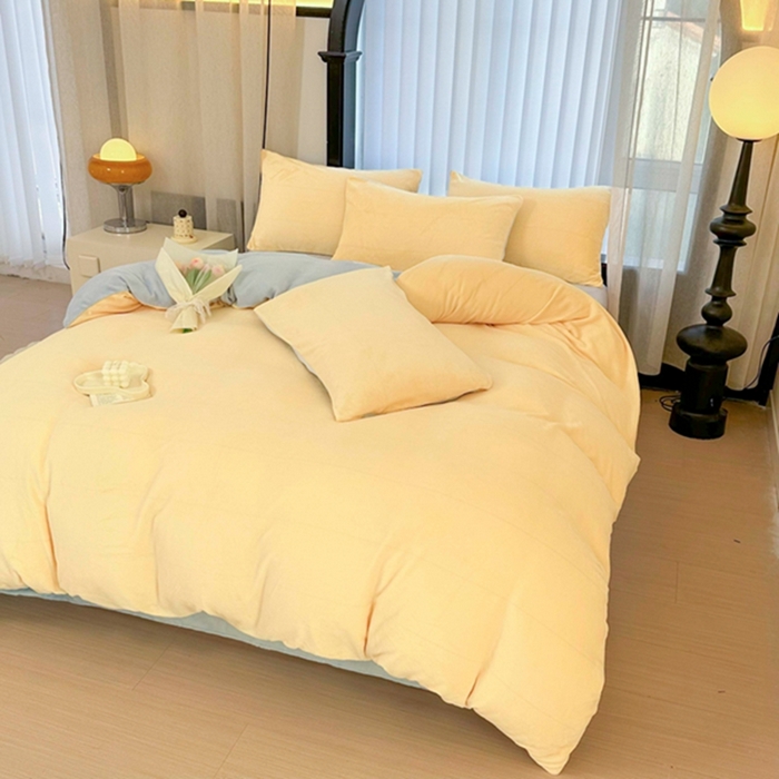 91家纺网 家纺一手货源 找家纺 迷仙巢家纺 2023新款双拼牛奶绒四件套 奶油黄加天空蓝