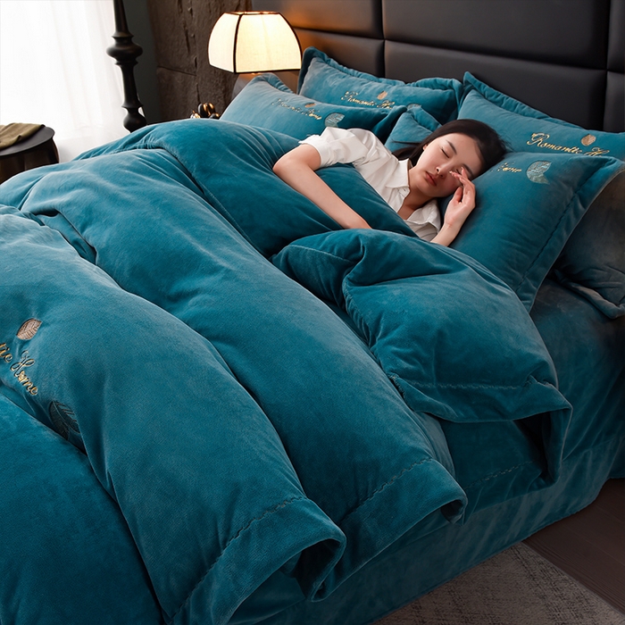 91家纺网 家纺一手货源 找家纺 瑞驰家纺 2023新款A类达标加厚保暖婴儿绒四件套 艾丽莎系列 艾丽莎-深湖绿