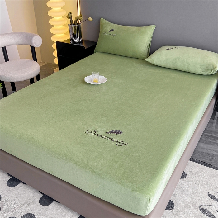 91家纺网 家纺一手货源 找家纺 古吉梦 2023新款牛奶绒刺绣床笠-羽梦 羽梦-月白绿