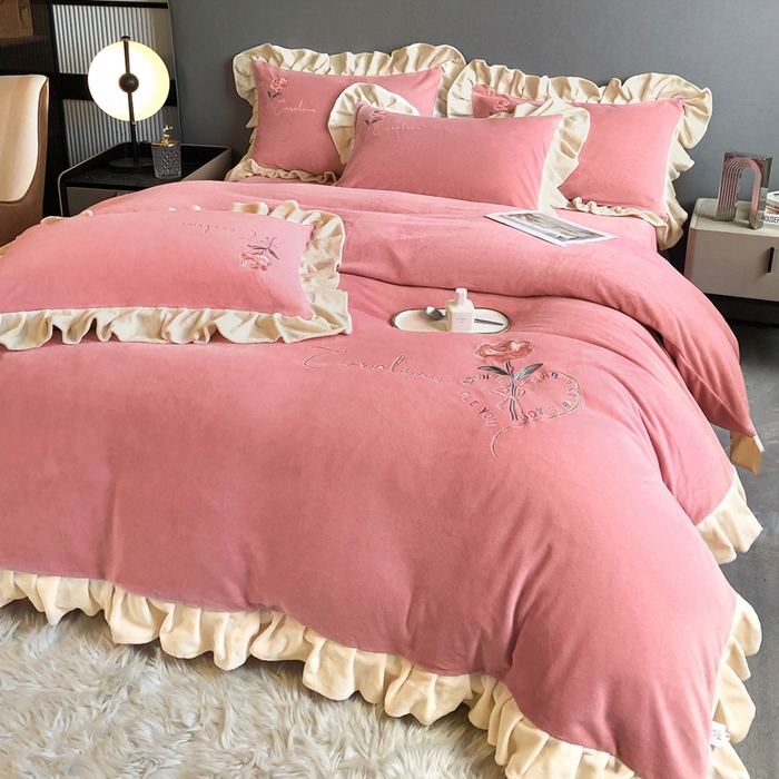 91家纺网 家纺一手货源 找家纺 7V 2024新款韩版花边牛奶绒刺绣四件套8斤多加厚牛奶绒面料法兰绒宝宝绒 偏爱-浅粉