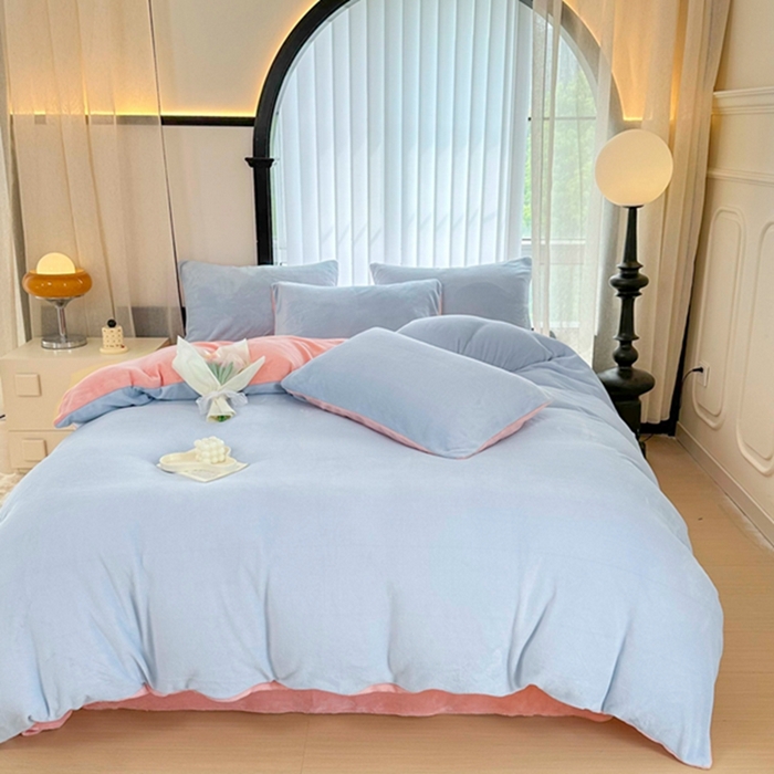 91家纺网 家纺一手货源 找家纺 迷仙巢家纺 2023新款双拼牛奶绒四件套 天空蓝加玉