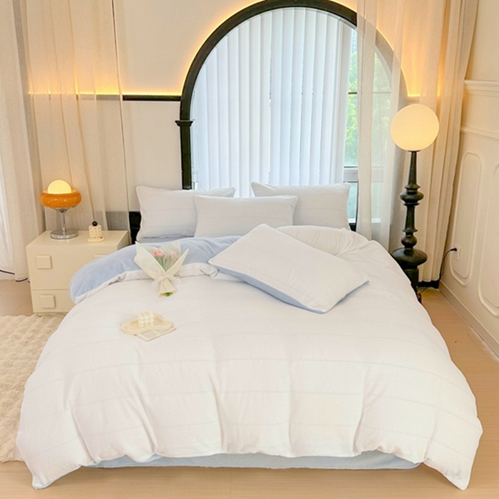 91家纺网 家纺一手货源 找家纺 迷仙巢家纺 2023新款双拼牛奶绒四件套 白加天空蓝