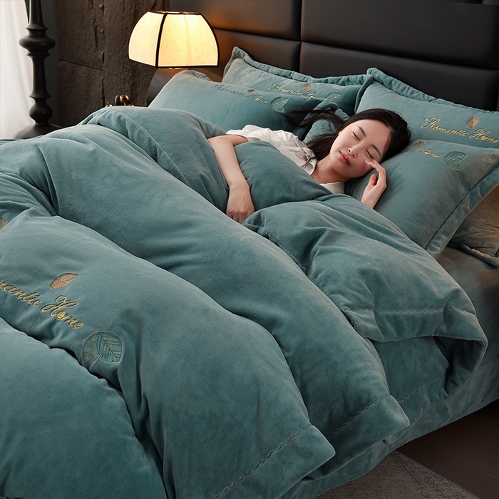 91家纺网 家纺一手货源 找家纺 瑞驰家纺 2023新款A类达标加厚保暖婴儿绒四件套 艾丽莎-叶脉绿