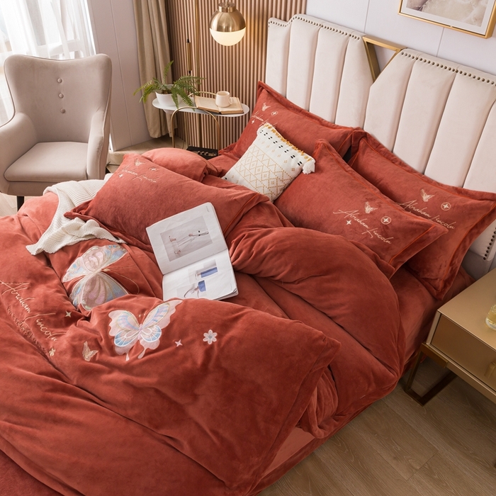 91家纺网 家纺一手货源 找家纺 找底底家纺 2023款220克全消光重工刺绣纯色牛奶绒四件套-蝶舞花开 蝶舞花开-桔红