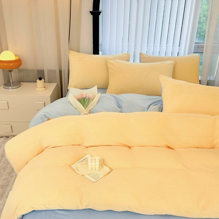 91家纺网 家纺一手货源 找家纺 迷仙巢家纺 2023新款双拼牛奶绒四件套 奶油黄加天空蓝