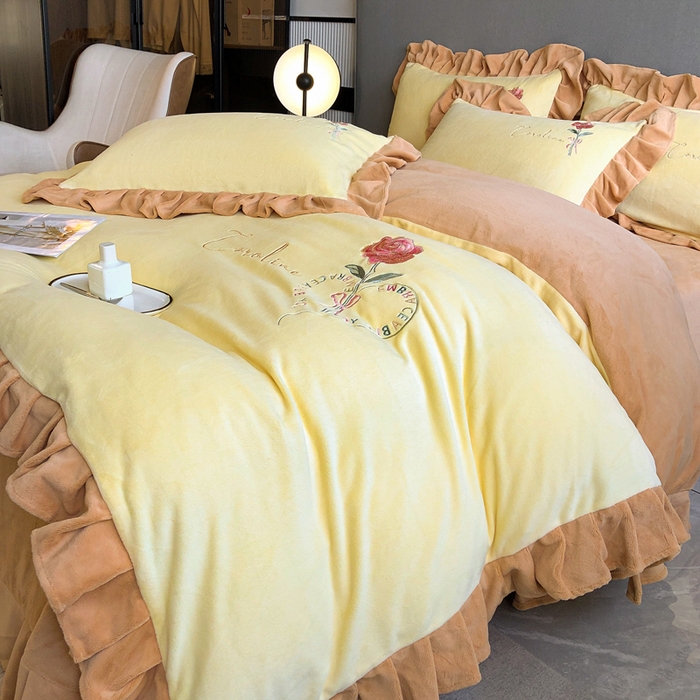 91家纺网 家纺一手货源 找家纺 7V 2024新款韩版花边牛奶绒刺绣四件套8斤多加厚牛奶绒面料法兰绒宝宝绒 偏爱-嫩黄+浅驼