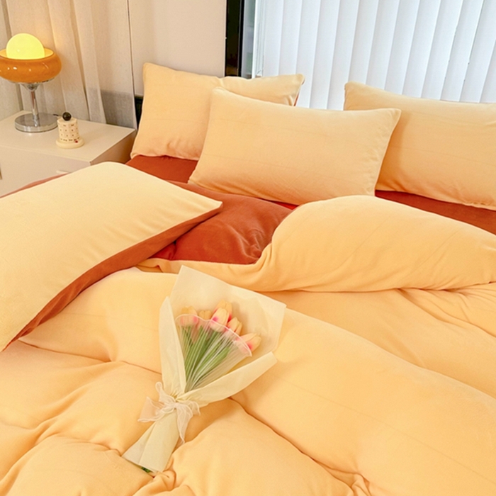 91家纺网 家纺一手货源 找家纺 迷仙巢家纺 2023新款双拼牛奶绒四件套 奶油黄加焦糖