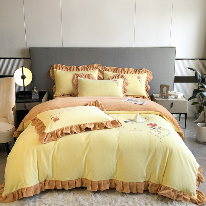 91家纺网 家纺一手货源 找家纺 7V 2024新款韩版花边牛奶绒刺绣四件套8斤多加厚牛奶绒面料法兰绒宝宝绒 偏爱-嫩黄+浅驼