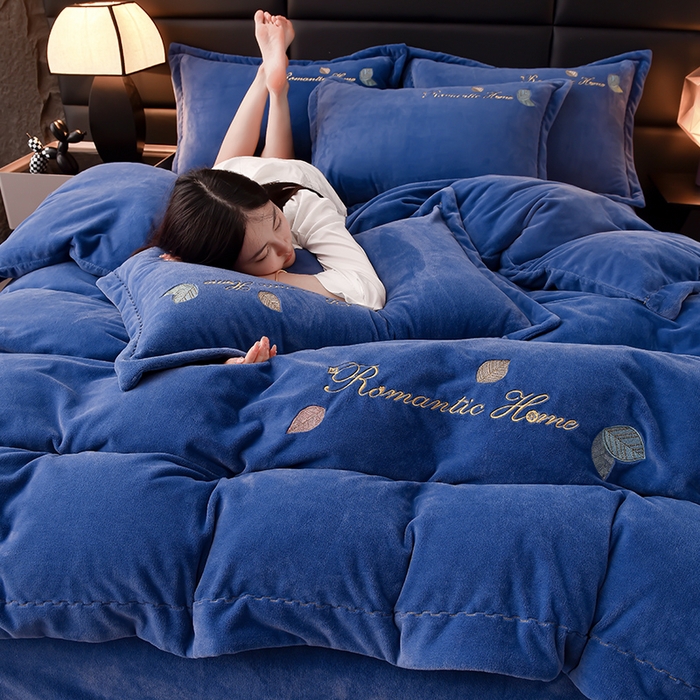 91家纺网 家纺一手货源 找家纺 瑞驰家纺 2023新款A类达标加厚保暖婴儿绒四件套 艾丽莎系列 艾丽莎-宾利蓝