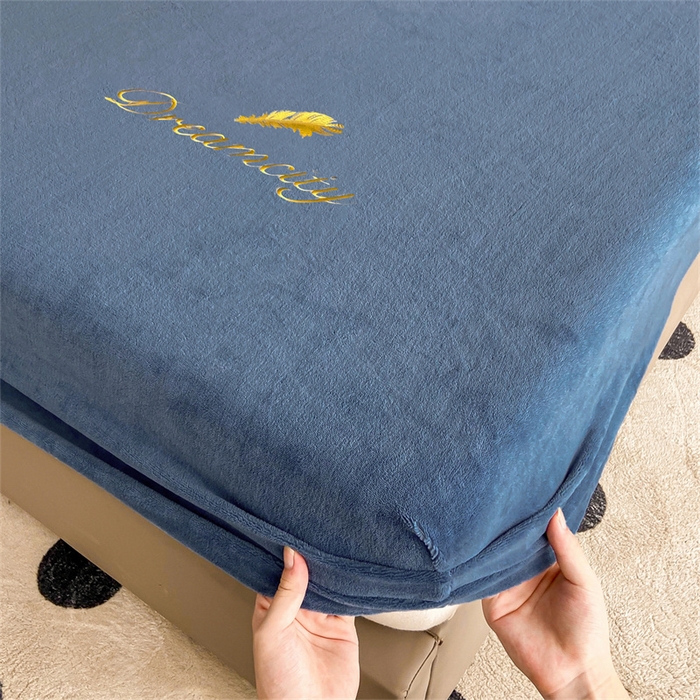 91家纺网 家纺一手货源 找家纺 古吉梦 2023新款牛奶绒刺绣床笠-羽梦 羽梦-宝石蓝