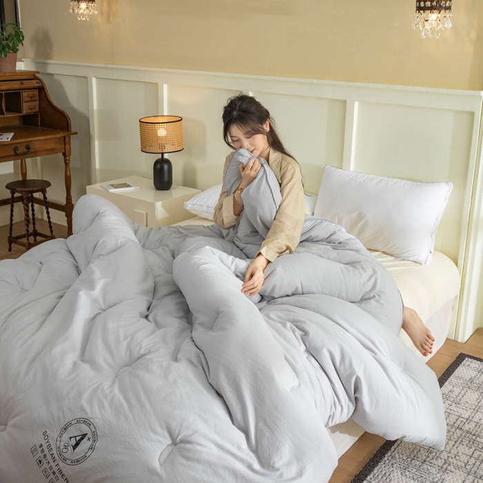 91家纺网 家纺一手货源 找家纺 被靠被 2023新款原棉贡缎提花李官奇填充大豆被子春秋被芯冬被子母被 灰色