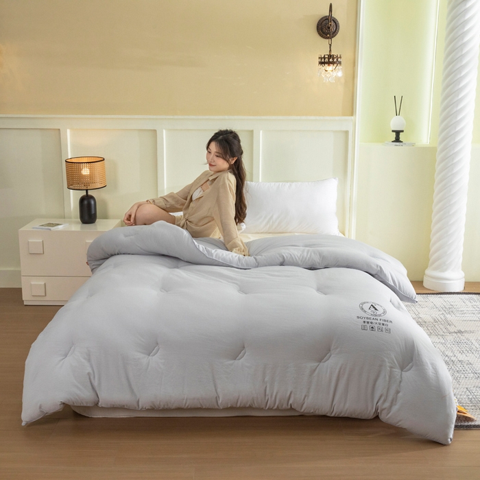 91家纺网 家纺一手货源 找家纺 被靠被 2023新款原棉贡缎提花李官奇填充大豆被子春秋被芯冬被子母被 灰色