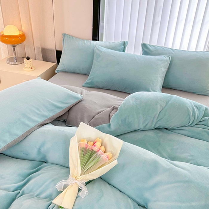 91家纺网 家纺一手货源 找家纺 迷仙巢家纺 2023新款双拼牛奶绒四件套 浅绿灰