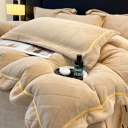 91家纺网 家纺一手货源 找家纺 家居1号 2024新款冬季高端剪花230克全消光工艺牛奶绒宝宝绒珊瑚绒婴儿绒刺绣轻奢四件套床单被套-简尚 简尚-卡其