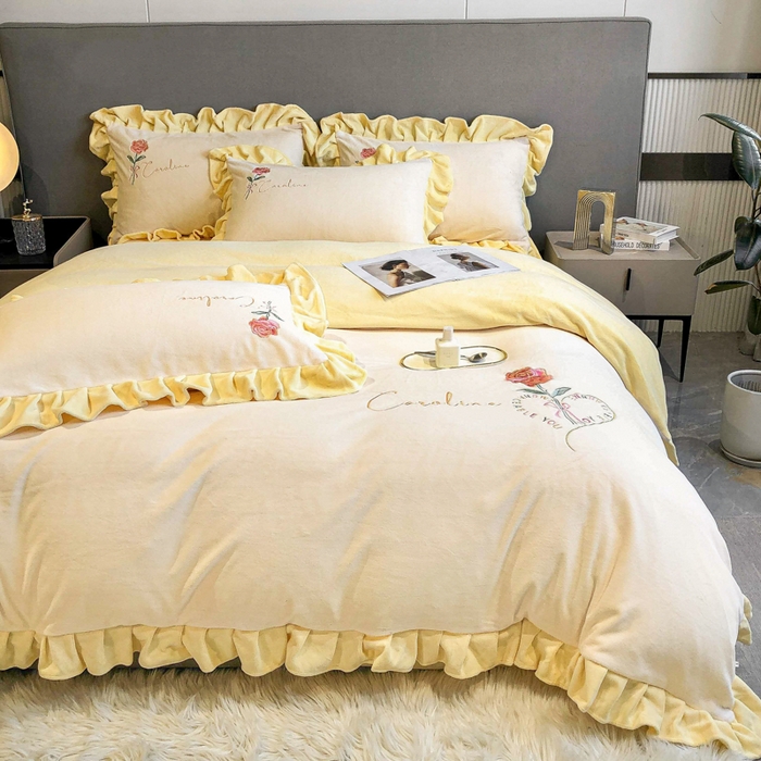 91家纺网 家纺一手货源 找家纺 7V 2024新款韩版花边牛奶绒刺绣四件套8斤多加厚牛奶绒面料法兰绒宝宝绒 偏爱-暖白+嫩黄