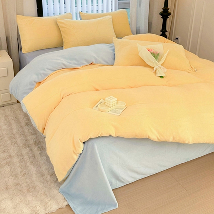 91家纺网 家纺一手货源 找家纺 迷仙巢家纺 2023新款双拼牛奶绒四件套 奶油黄加天空蓝