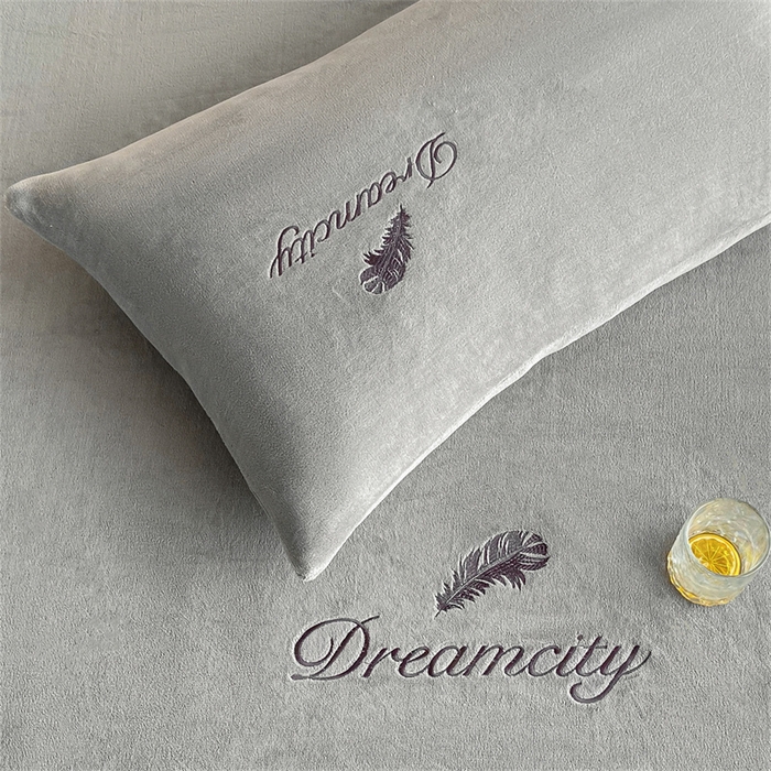 91家纺网 家纺一手货源 找家纺 古吉梦 2023新款牛奶绒刺绣床笠-羽梦 羽梦-经典灰