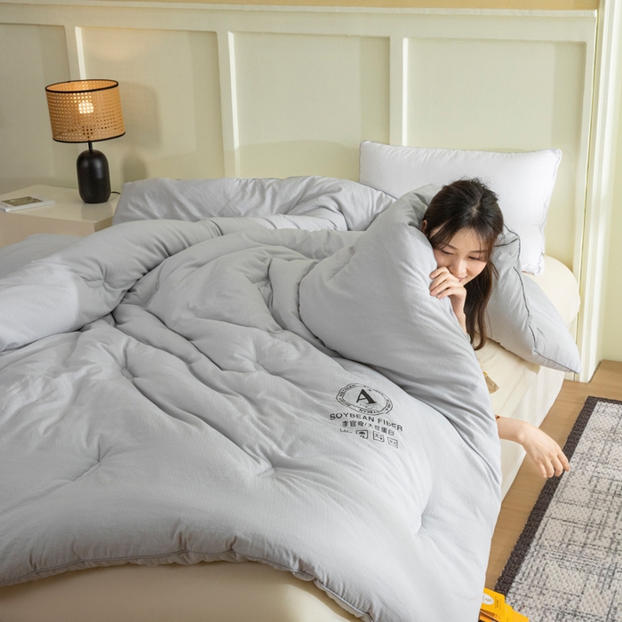 91家纺网 家纺一手货源 找家纺 被靠被 2023新款原棉贡缎提花李官奇填充大豆被子春秋被芯冬被子母被 灰色