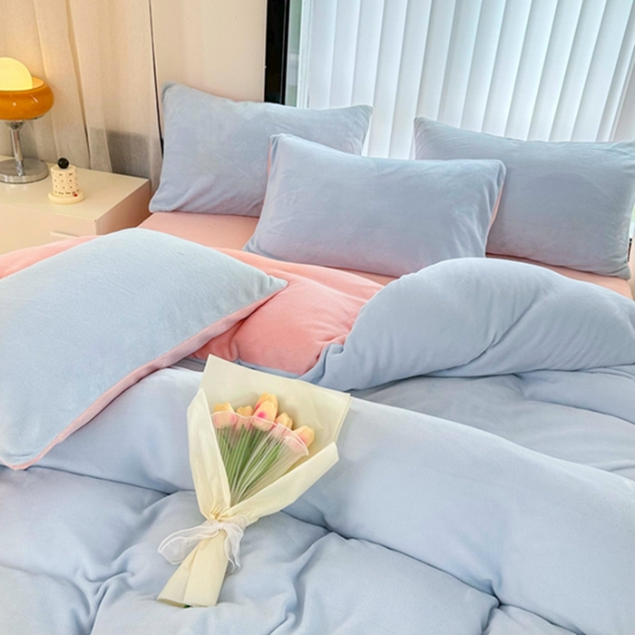 91家纺网 家纺一手货源 找家纺 迷仙巢家纺 2023新款双拼牛奶绒四件套 天空蓝加玉