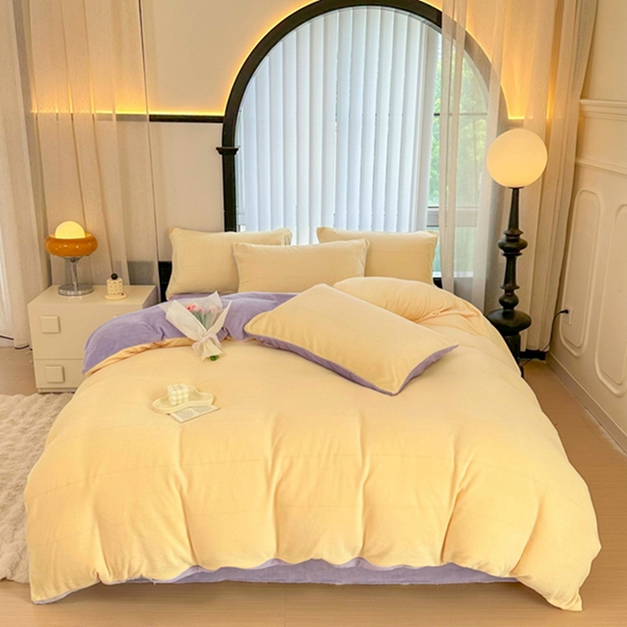 91家纺网 家纺一手货源 找家纺 迷仙巢家纺 2023新款双拼牛奶绒四件套 奶油黄加浅紫