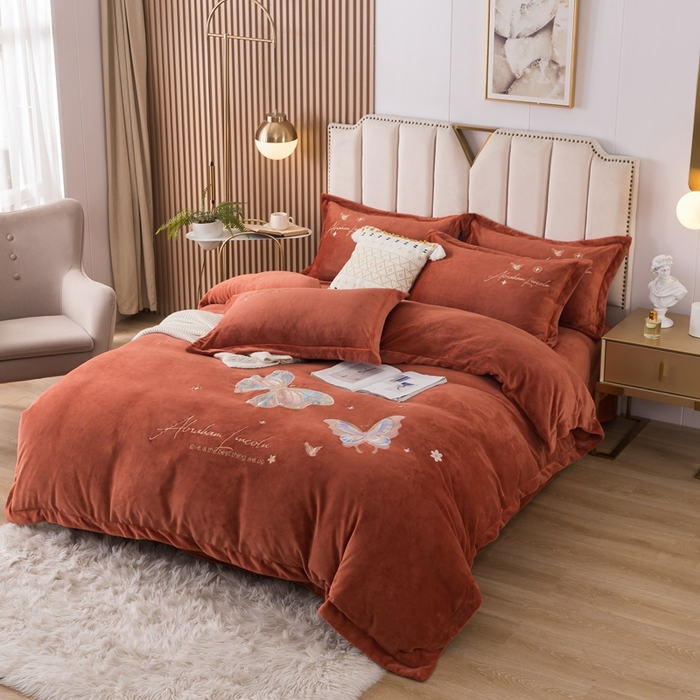 91家纺网 家纺一手货源 找家纺 找底底家纺 2023款220克全消光重工刺绣纯色牛奶绒四件套-蝶舞花开 蝶舞花开-桔红