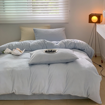 91家纺网 家纺一手货源 找家纺 （总）六巷胡同 2023新款小香风山茶花华夫格牛奶绒四件套