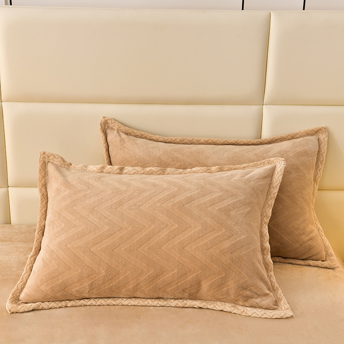 91家纺网 家纺一手货源 找家纺 星窝家纺 2023直播电商爆款高克重9斤加厚雕花绒牛奶绒四件套 格调奶咖