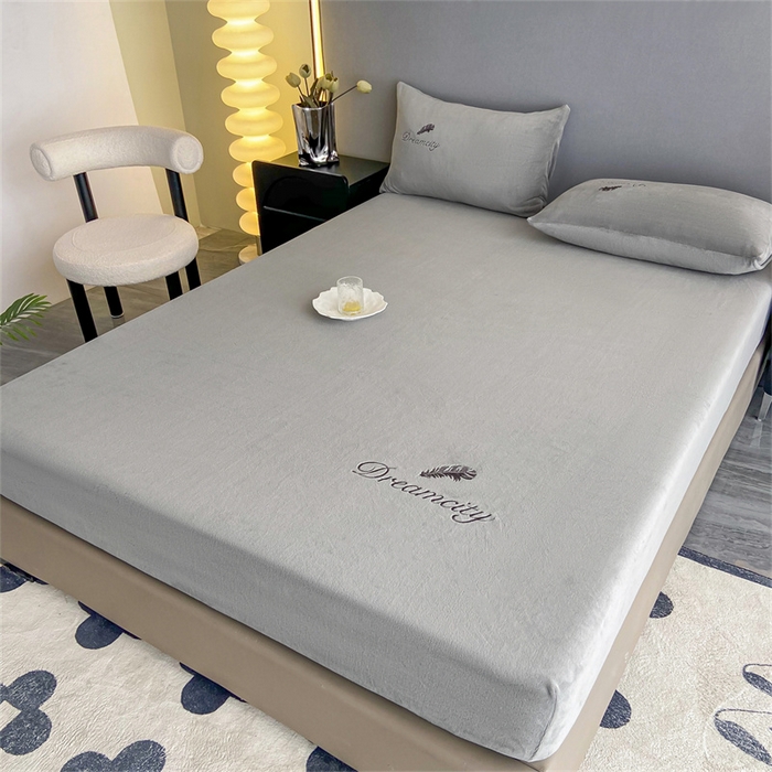 91家纺网 家纺一手货源 找家纺 古吉梦 2023新款牛奶绒刺绣床笠-羽梦 羽梦-经典灰